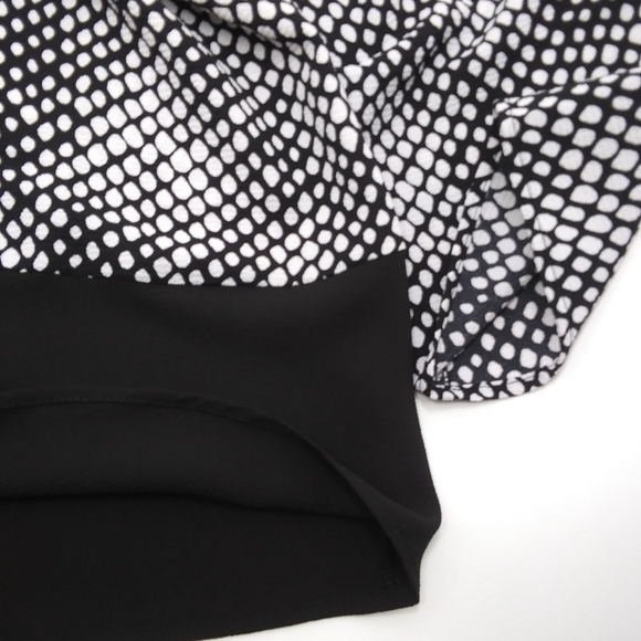 GREY & GRAY Geometric Polka Dot Black Lower Band Pleated V-neck Crepe Top NWT M - Picture 5 of 7